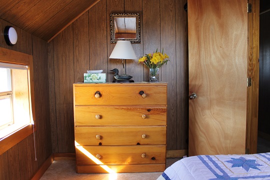 #64 Cottage's Master Sou'wester bedroom (Captain's Quarters)